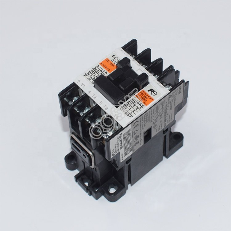 Contactor magnético FUJI SC-03 en máquina de recogida y colocación SMT